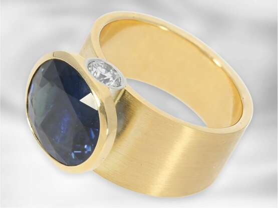 Ring: äußerst hochwertiger und individuell gestalteter Saphir/Brillant-Designer-Goldschmiedering, schöner und wertvoller Saphir von ca. 7,11ct sowie ca. 0,62ct feine Brillanten - photo 2