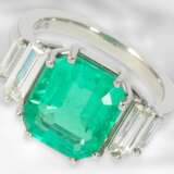 Ring: exklusiver, ehemals sehr teurer Smaragd/Diamant-Goldschmiedering, vermutlich Einzelanfertigung aus 950er Platin, feiner Smaragd ca. 5,83ct, 1,32ct Diamanten - фото 1