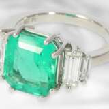 Ring: exklusiver, ehemals sehr teurer Smaragd/Diamant-Goldschmiedering, vermutlich Einzelanfertigung aus 950er Platin, feiner Smaragd ca. 5,83ct, 1,32ct Diamanten - Foto 2
