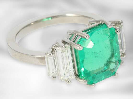 Ring: exklusiver, ehemals sehr teurer Smaragd/Diamant-Goldschmiedering, vermutlich Einzelanfertigung aus 950er Platin, feiner Smaragd ca. 5,83ct, 1,32ct Diamanten - Foto 3