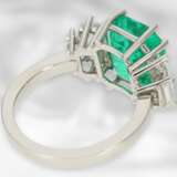 Ring: exklusiver, ehemals sehr teurer Smaragd/Diamant-Goldschmiedering, vermutlich Einzelanfertigung aus 950er Platin, feiner Smaragd ca. 5,83ct, 1,32ct Diamanten - фото 4