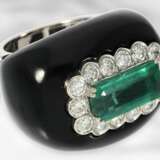 Ring: ungewöhnlicher italienischer Designer-Ring mit Smaragd, Brillanten und Onyx, 14K Weißgold - photo 4