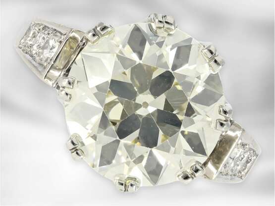 Ring: wertvoller Solitärring mit ungewöhnlich großem Altschliff-Diamanten von ca. 5,2ct, 14K Weißgold - фото 1