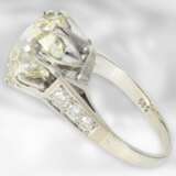 Ring: wertvoller Solitärring mit ungewöhnlich großem Altschliff-Diamanten von ca. 5,2ct, 14K Weißgold - photo 3