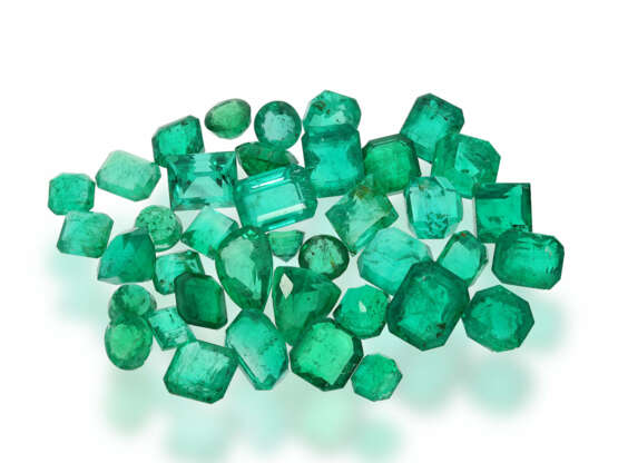 Smaragd: äußerst hochwertiges Konvolut von unterschiedlich großen Smaragden sehr schöner Farbe, ca. 27,9ct - Foto 1