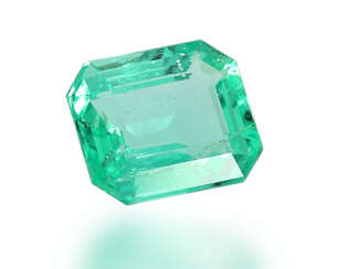 Smaragd: feiner, leuchtend grüner Smaragd im Emerald-Cut, ca. 3,44ct
