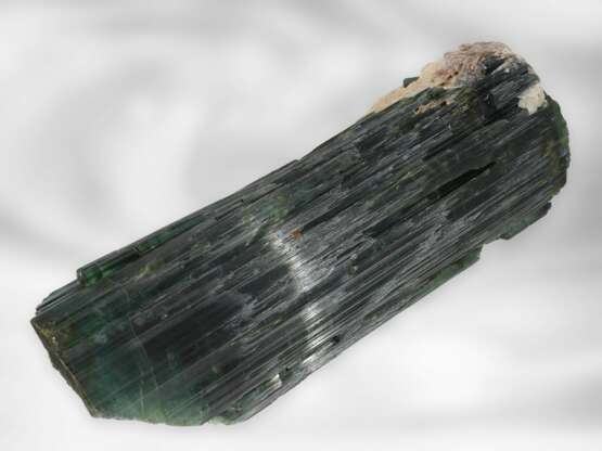Turmalin: bedeutender und seltener Turmalinfund, natürlicher Kristall von ca. 8000ct in "Schmuckqualität", vermutlich Brasilien, Wertgutachten über 18.500€ - photo 1