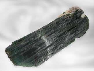 Turmalin: bedeutender und seltener Turmalinfund, natürlicher Kristall von ca. 8000ct in "Schmuckqualität", vermutlich Brasilien, Wertgutachten über 18.500€