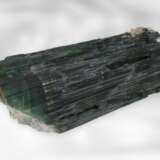 Turmalin: bedeutender und seltener Turmalinfund, natürlicher Kristall von ca. 8000ct in "Schmuckqualität", vermutlich Brasilien, Wertgutachten über 18.500€ - photo 2