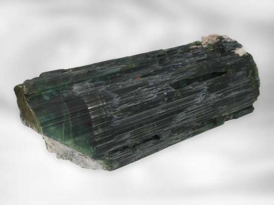 Turmalin: bedeutender und seltener Turmalinfund, natürlicher Kristall von ca. 8000ct in "Schmuckqualität", vermutlich Brasilien, Wertgutachten über 18.500€ - Foto 2