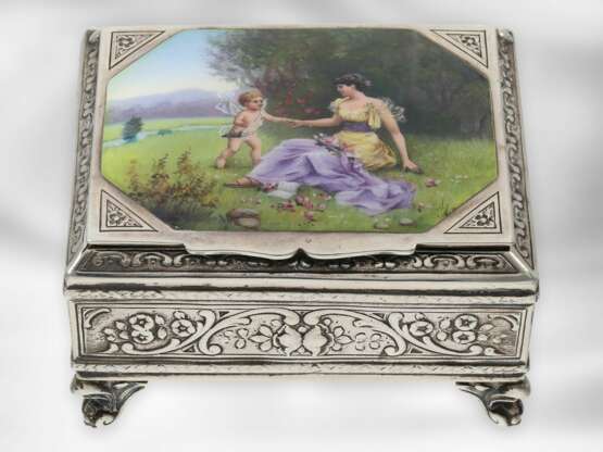 Dose: hochwertige Silberschatulle mit feinster Emaille-Lupenmalerei, vermutlich um 1900 - photo 1