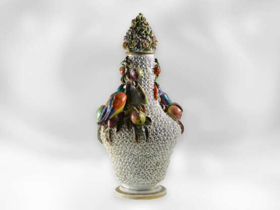 Vase: seltene und wertvolle Porzellanvase, sog. "Schneeballvase", möglicherweise Dresden im Meissener Stil, ca. 1800-1850 - фото 2