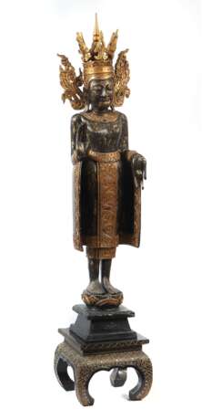 Stehender Buddha neuzeitlich, wohl Südostasien, Holz/Lack, part - Foto 1