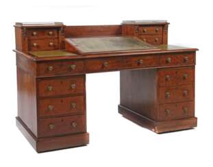 Piedestal-Desk mit Schreibpult England, um 1900