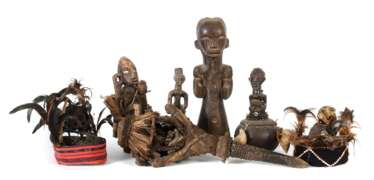 Sieben afrikanische Kraftobjekte DR Kongo/Stamm der Lulua u