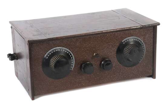 Radio-Empfänger Cossor, London, 1931, 3-Röhren-Gerät, Holz-Truhengehäuse mit Metallfront, BxTxH - photo 1