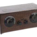 Radio-Empfänger Cossor, London, 1931, 3-Röhren-Gerät, Holz-Truhengehäuse mit Metallfront, BxTxH - фото 1
