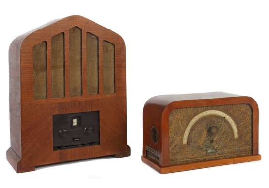 2 Radios 1x Siemens, 1930er Jahre, Holzgehäuse, 1x mit goldfarbenem Lautsprecher, je mit Regler und Skala, für Netzbetrieb mit Kabel und Stecker, HxBxT - Foto 1