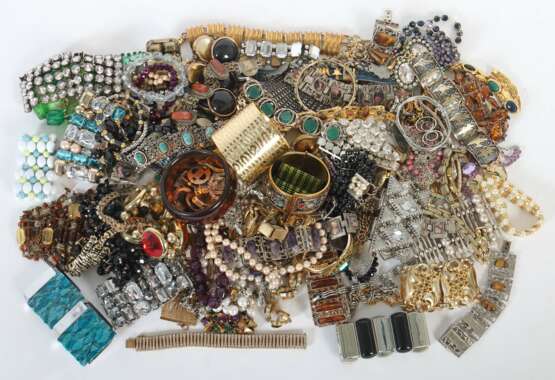 Konvolut Modeschmuck-Armbänder (ca. 120 St.) 2. Hälfte 20. Jahrhundert - photo 1