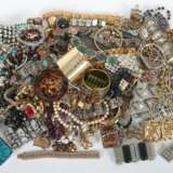 Konvolut Modeschmuck-Armbänder (ca. 120 St.) 2. Hälfte 20. Jahrhundert - photo 1