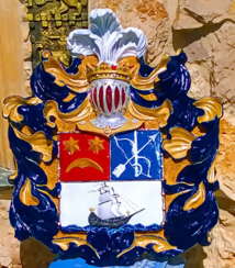 Барельеф герба с наметом и щитом