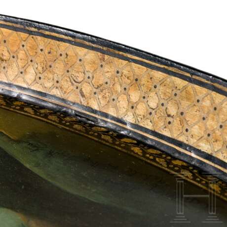 Großes klassizistisches Tablett mit feiner Malerei in der Art der Manufaktur Stobwasser, wohl England, frühes 19. Jahrhundert - photo 3