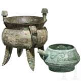 Zwei Bronzegefäße, Sammleranfertigungen, China, 19./20. Jhdt - Foto 1