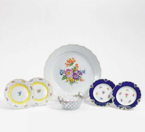 Meissen, Große Platte mit Blumendekor, 4 Dessertteller (verschieden), Gebäckschale - Foto 1