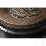 Bronzefigur einer wasserholenden Nymphe, signiert "J.G. Rau" - photo 4