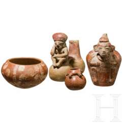 Gruppe von vier rotgrundigen Keramikgefäßen, Mittel- und Südamerika, ca. 1. – 14. Jahrhundert