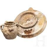 Römische Reibschale, 1. - 3. Jahrhundert, und frühneuzeitliches Vorratsgefäß - Foto 2