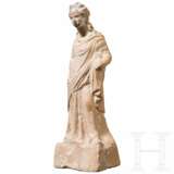 Weibliche Gewandstatuette, Terrakotta, Magna Graecia, griechisch, 4. Jahrhundert vor Christus - фото 1