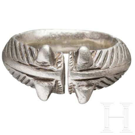 Silberner Fingerring, Südosteuropa, 2. Jahrhundert vor Christus – 1. Jahrhundert n. Chr. - Foto 1