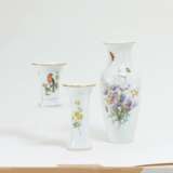 KPM und Meissen, Drei Vasen mit Blumendekor - фото 1