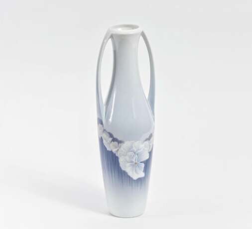 Royal Copenhagen, Vase mit Blumendekor und seitlichen Handhaben - photo 1