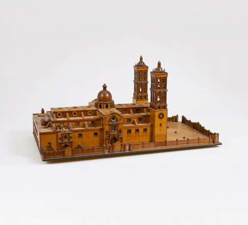 Architekturmodell einer Kirche - Foto 1