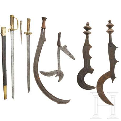 Säbelwaffe der Benge, Wurfmesser der Zande und zwei Ngombe-Schwerter - photo 1
