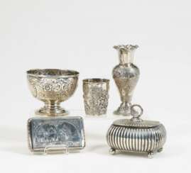 Verschiedene Herkunft, 5 Silberteile, verschiedene Formen und Dekore