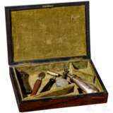 Kleiner Pistolenkasten mit Zubehör, 1. Hälfte 19. Jahrhundert - Foto 1