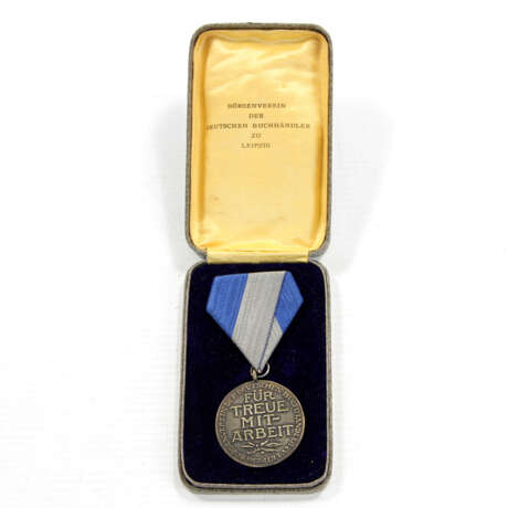 Medaille des Börsenvereins der Deutschen Buchhändler zu Leipzig 'Für treue Mitarbeit', - фото 1
