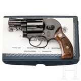 Smith & Wesson Modell 36, "The Bodyguard Airweight", im Karton - фото 1