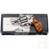 Smith & Wesson Modell 686, "The .357 Distinguished Combat Magnum Stainless", im Karton - фото 1