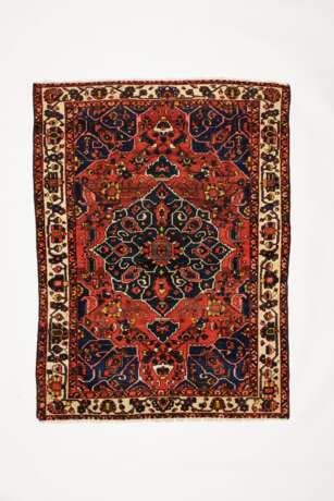 “Antique Persian Carpet Bakhtiyar Shalamzar” Wool Hand-knitted Antique period 1900-1939 - photo 1