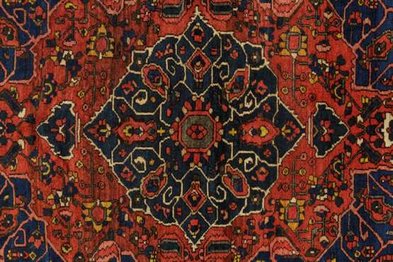 “Antique Persian Carpet Bakhtiyar Shalamzar” Wool Hand-knitted Antique period 1900-1939 - photo 4