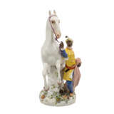 MEISSEN Große Porzellanfigur „Mohr mit Schimmel“ - photo 5