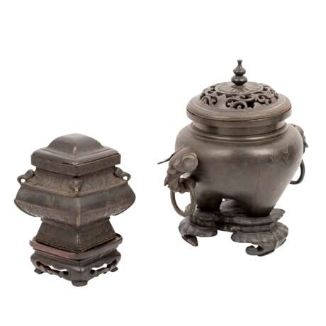 Zwei Weihrauchbrenner aus Bronze. CHINA, Qing-Dynastie (1644-1911). - Foto 2