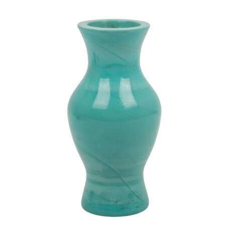 Vase aus türkisfarbenem Pekingglas. CHINA, 20. Jahrhundert. - фото 2
