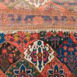 Orientteppich. BACHTIARI/PERSIEN, 1. Hälfte 20. Jahrhundert, 297x222 cm. - photo 3