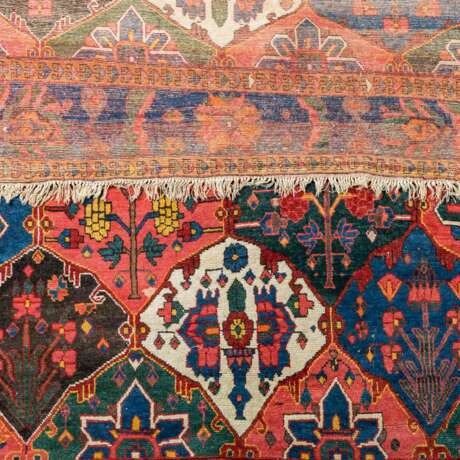 Orientteppich. BACHTIARI/PERSIEN, 1. Hälfte 20. Jahrhundert, 297x222 cm. - photo 3