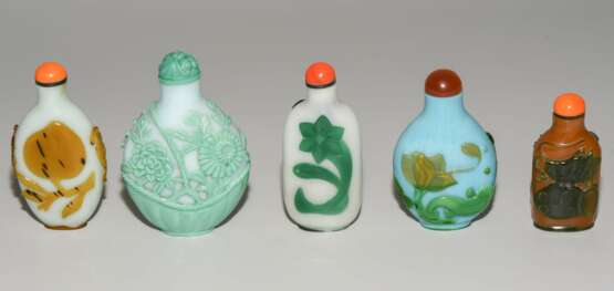 5 Überfangglas Snuff Bottles - photo 2